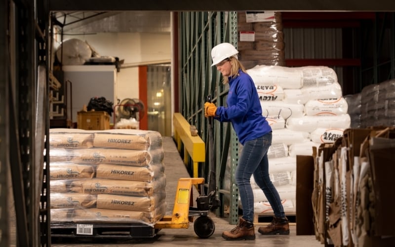 Industrial sports medicine professional moving pallet jack (1)