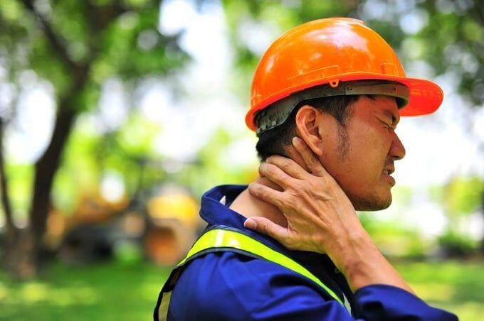 field worker having neck pain